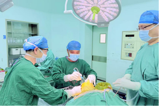 南医大二附院成功完成多例高难度关节置换手术!