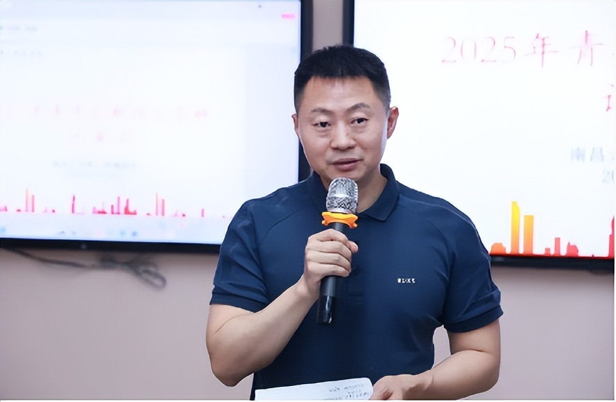 南昌大学二附院举办 2025 年青年创新项目答辩评审会