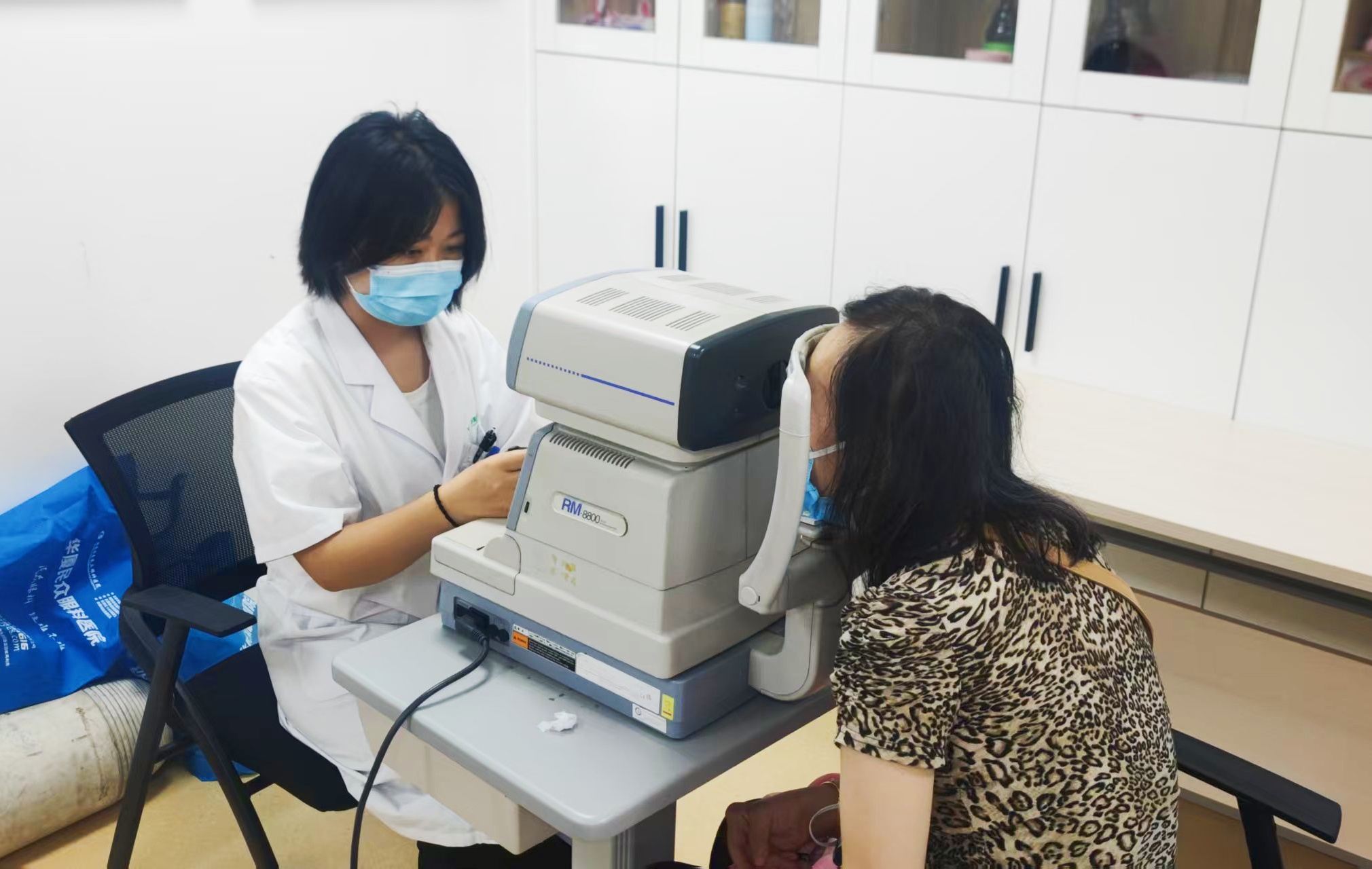 北京华厦民众眼科医院全国「爱眼日」受邀走进中关村街道温馨家园 为特殊群体点亮清晰「视」界