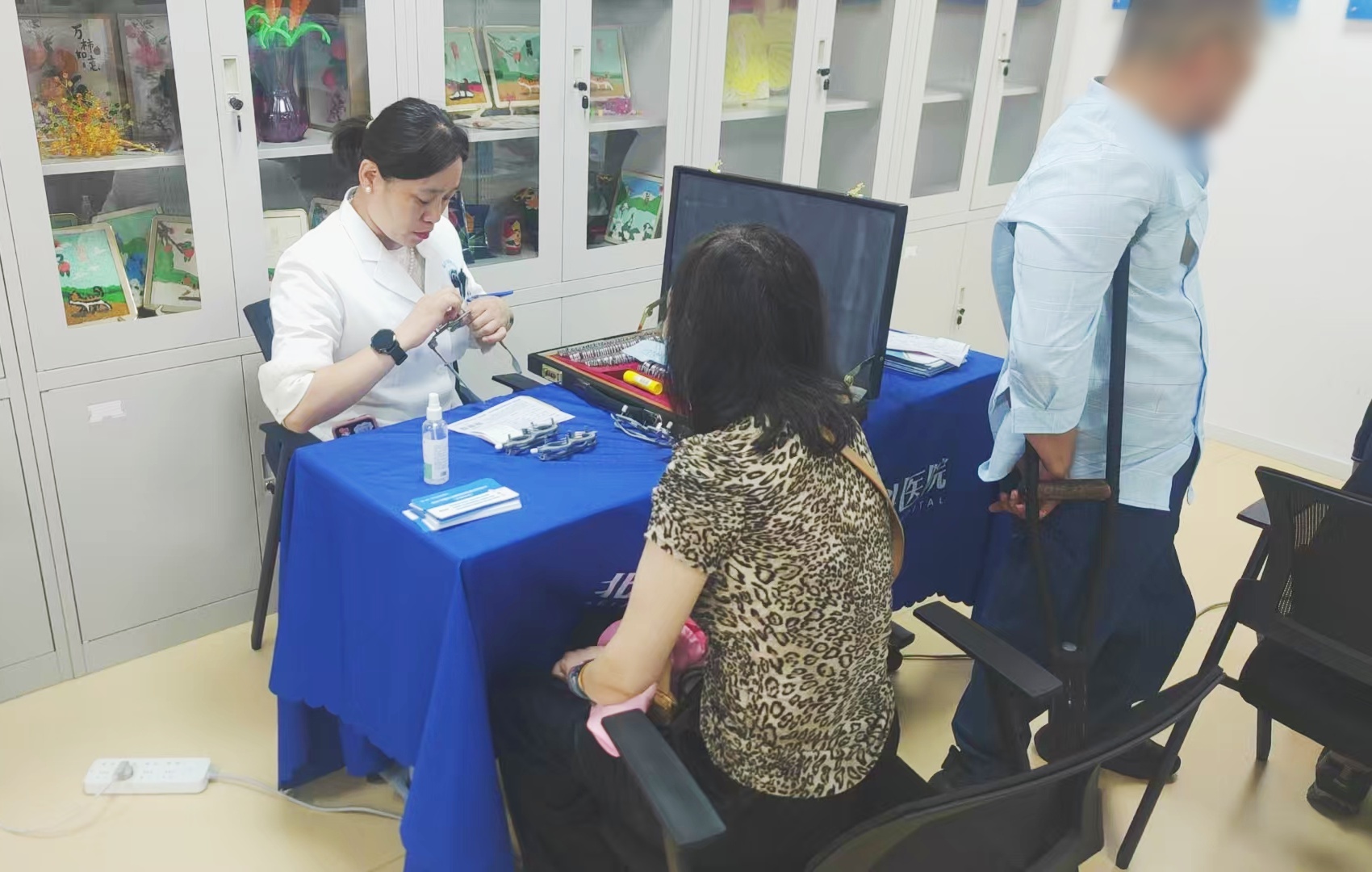 北京华厦民众眼科医院全国「爱眼日」受邀走进中关村街道温馨家园 为特殊群体点亮清晰「视」界