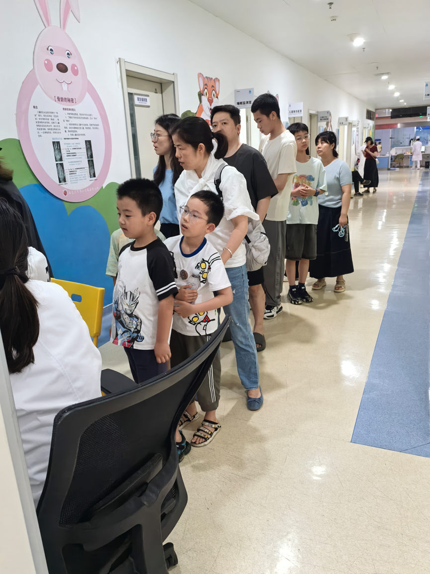 「医」路有爱 「童」享温情 南昌大学二附院开展儿童节义诊活动