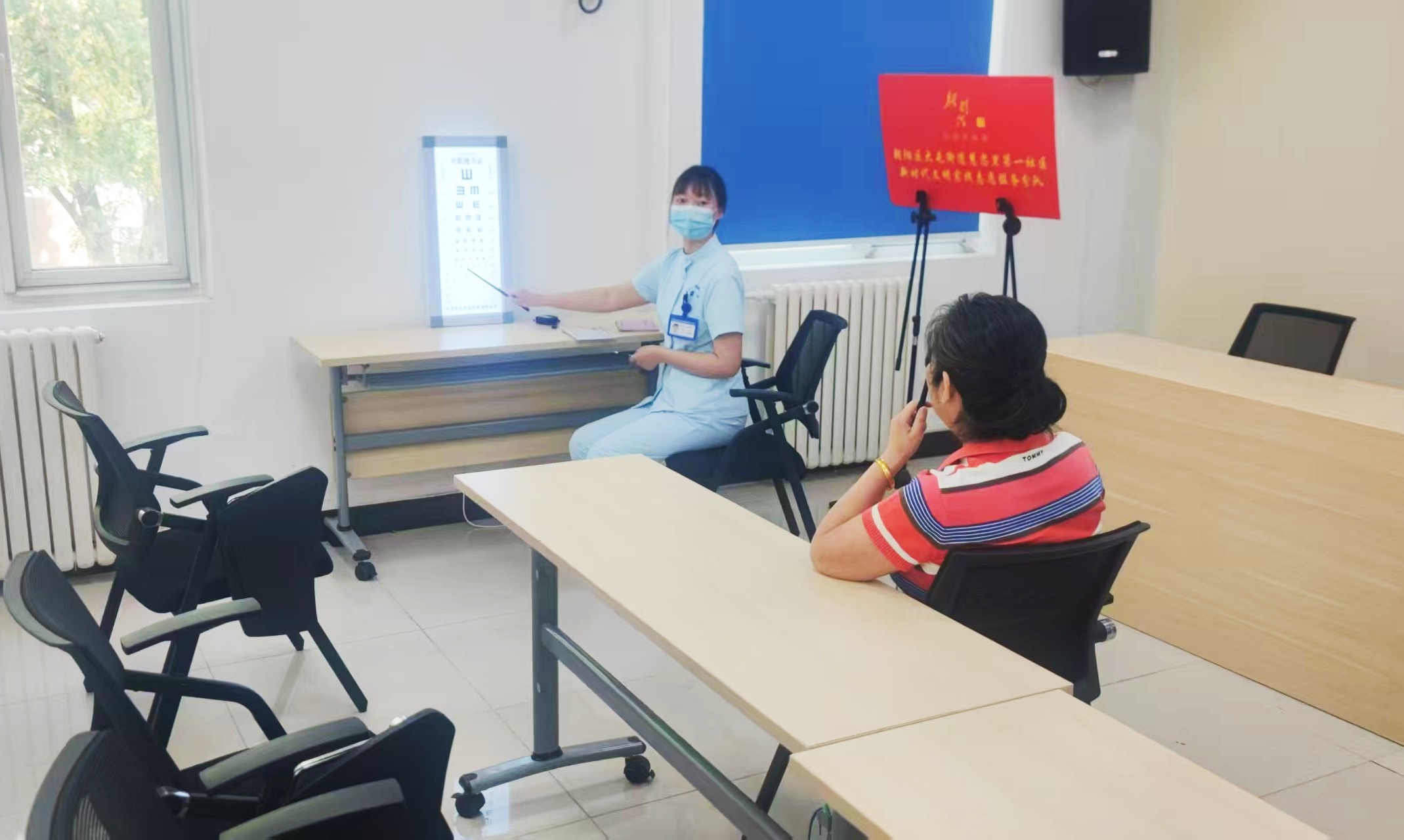 北京华厦民众眼科医院全国「爱眼日」走进大屯街道慧忠里第一社区关爱百姓眼健康