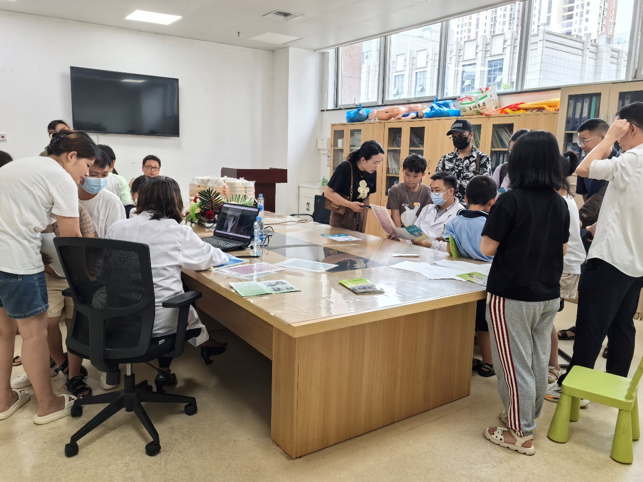 「医」路有爱 「童」享温情 南昌大学二附院开展儿童节义诊活动
