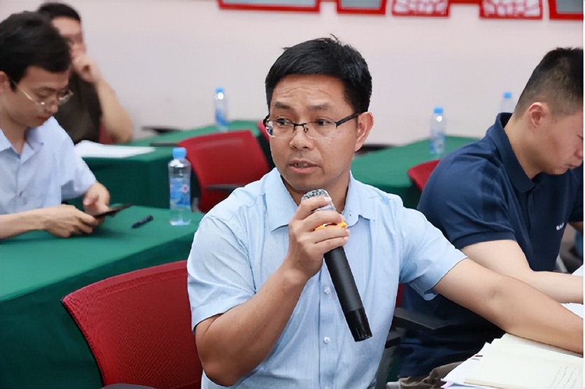 南昌大学二附院举办 2025 年青年创新项目答辩评审会