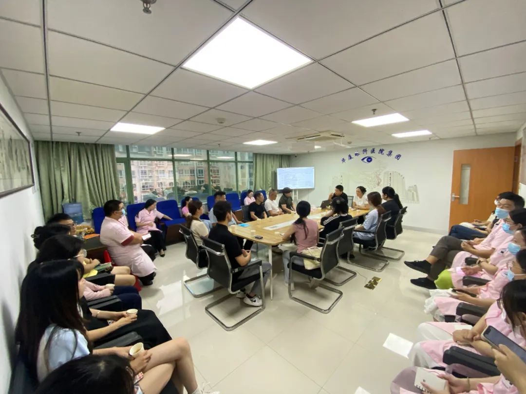 厦门眼科中心漳州眼科医院召开第 30 个全国爱眼日暨「漳州市属学校 2025 年春季学生视力筛查」启动会