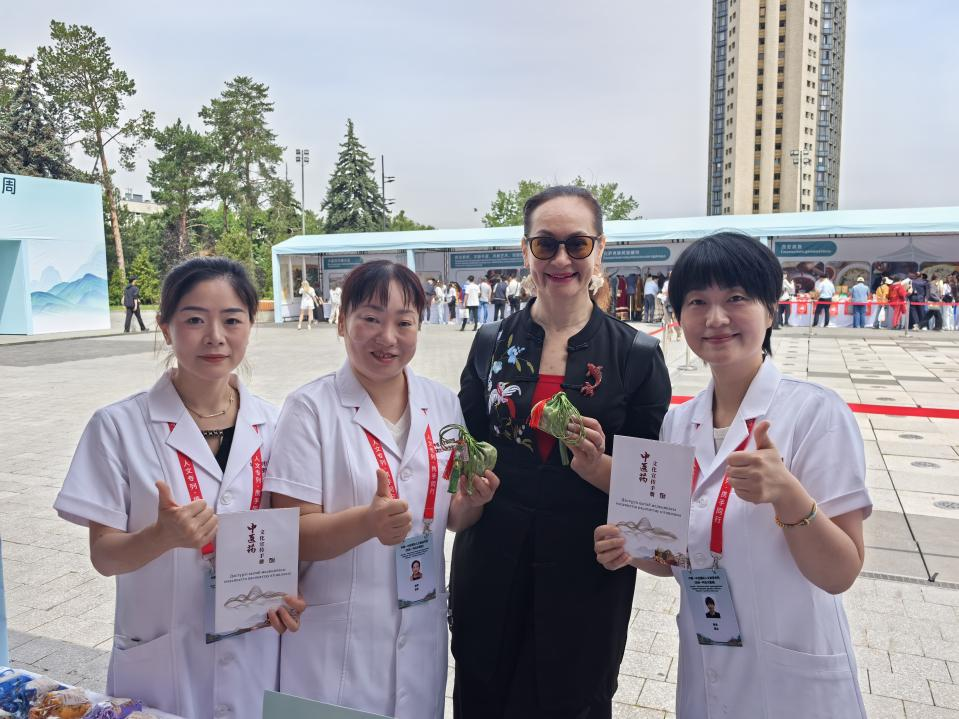 千年丝路载中医 魅力岐黄耀中亚——中国-中亚国际人文旅游首发专列人文旅游交流周活动在阿拉木图精彩启幕