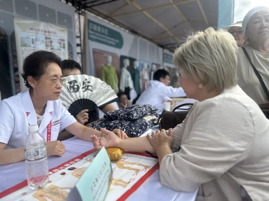 千年丝路载中医 魅力岐黄耀中亚——中国-中亚国际人文旅游首发专列人文旅游交流周活动在阿拉木图精彩启幕