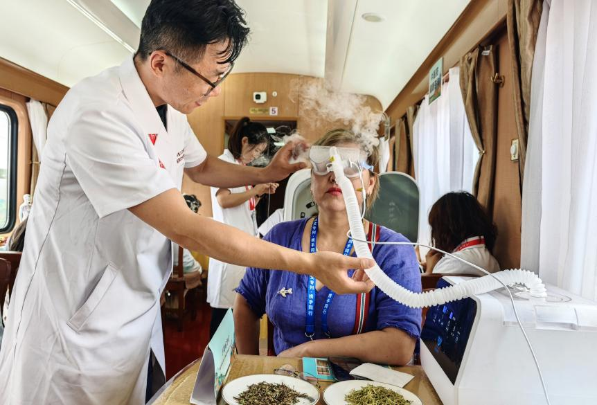 中亚专列搭桥梁 岐黄之术启新章——中国-中亚国际人文旅游专列盛大启程