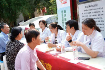 拒接烟草 我们在行动！安徽省胸科医院开展「第 38 个世界无烟日」科普宣传义诊进社区活动