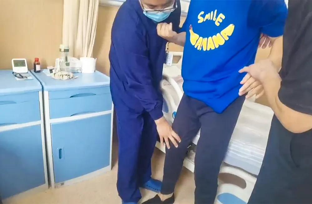从「微意识」到站立行走，一位青年脑出血恢复期患者 282 天涅槃重生之路