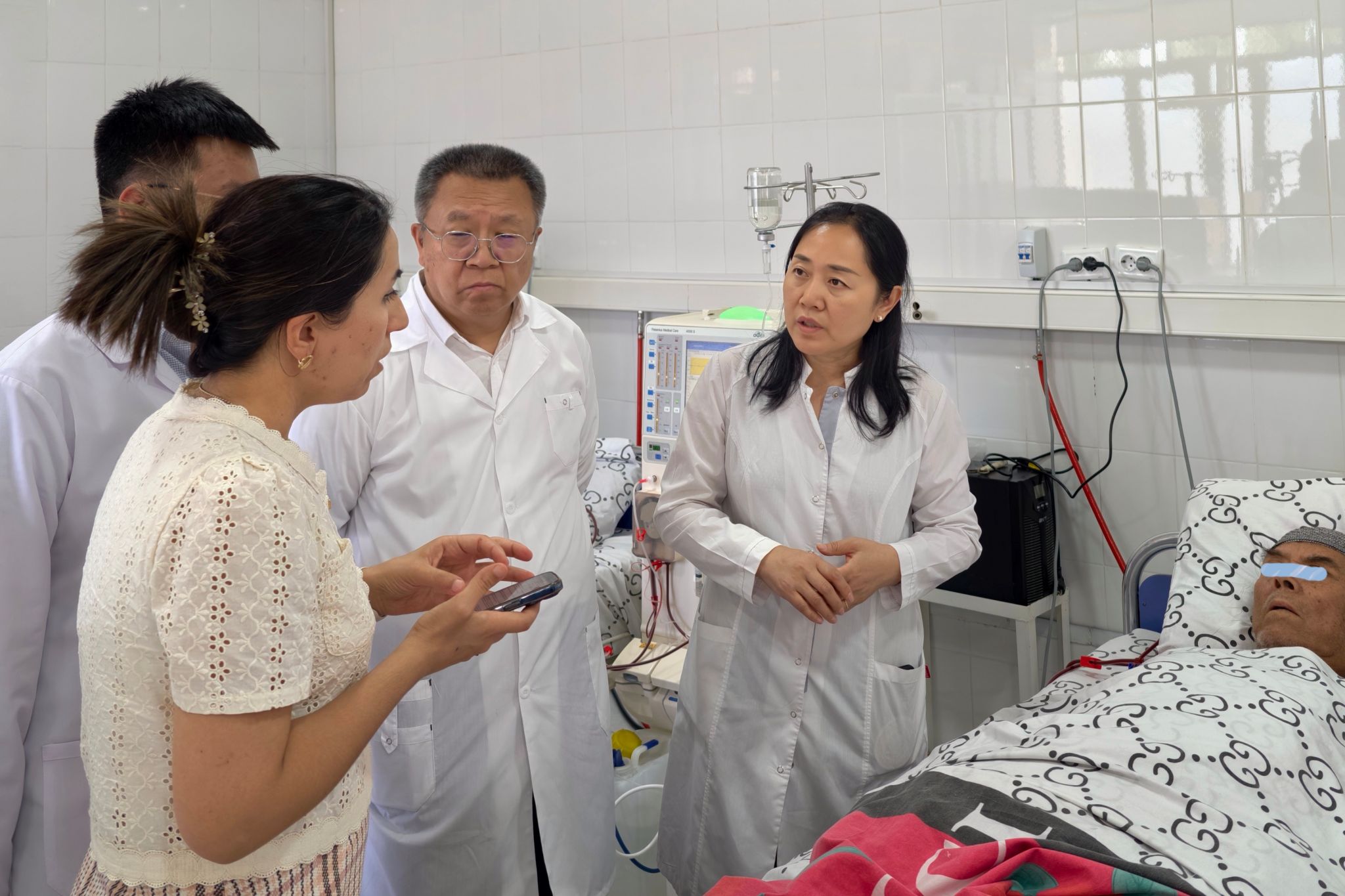 西安交通大学第二附属医院张蓬勃院长一行出访乌兹别克斯坦布哈拉国立医科大学