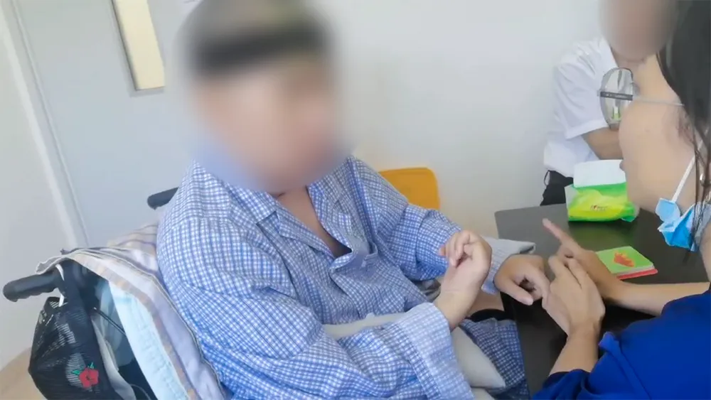 从「微意识」到站立行走，一位青年脑出血恢复期患者 282 天涅槃重生之路
