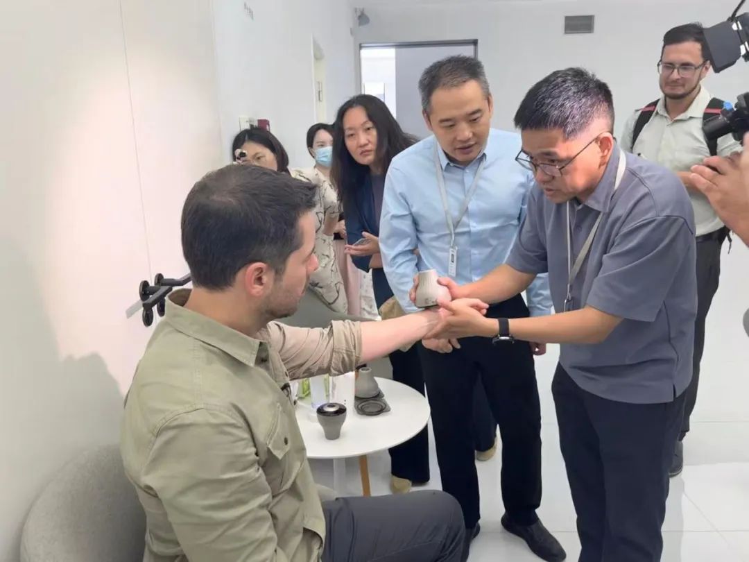 巴西记者团探访海扶科技，中国造肿瘤消融设备引发惊叹！