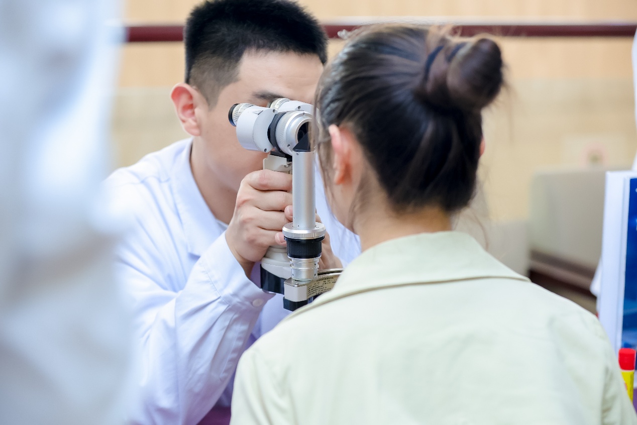 AI 技术赋能眼健康公益新生态 ,上海和平眼科医院开启眼健康管理新时代