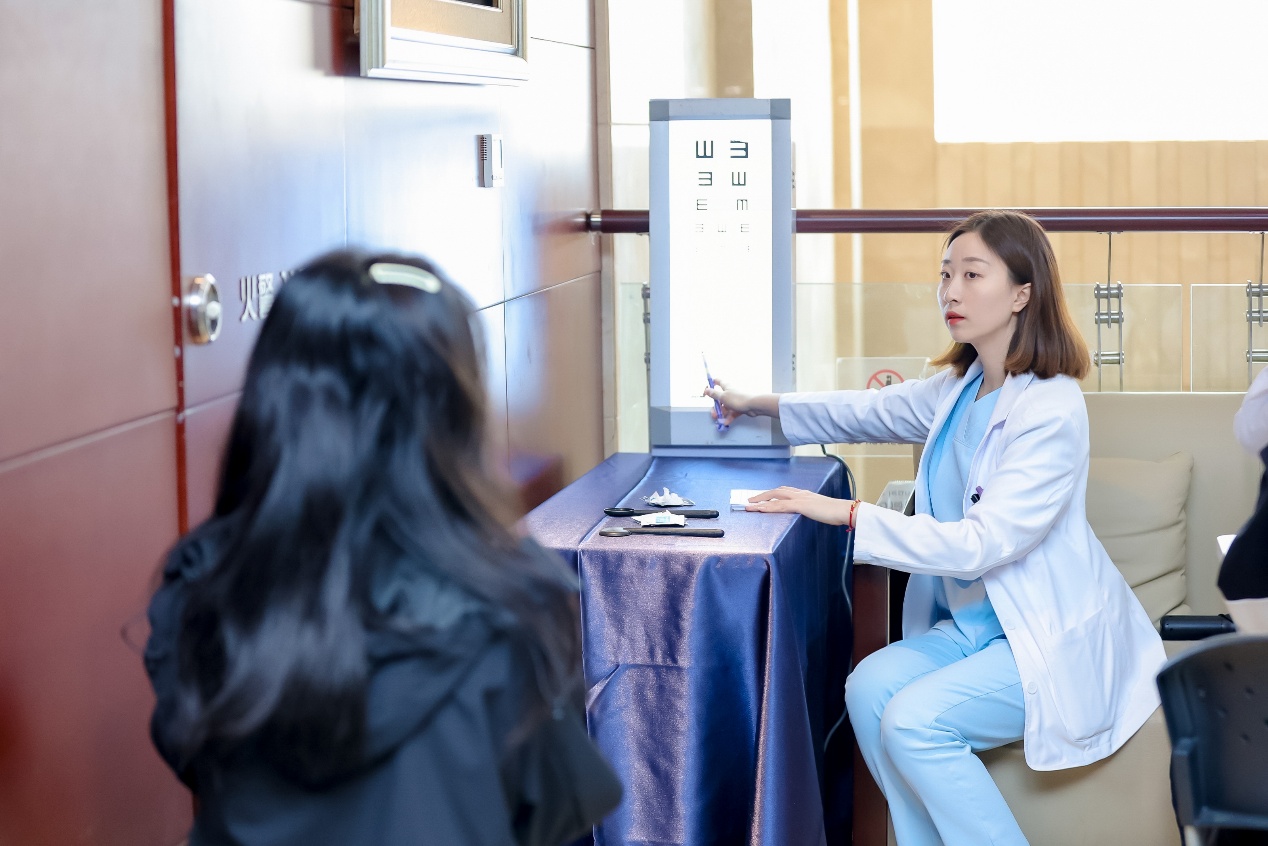 AI 技术赋能眼健康公益新生态 ,上海和平眼科医院开启眼健康管理新时代