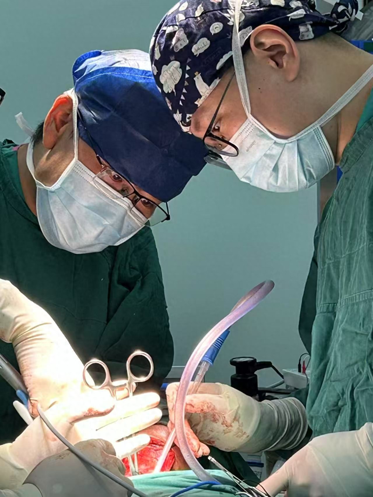 武汉大学人民医院多学科协作攻克罕见凶险甲状腺髓样癌