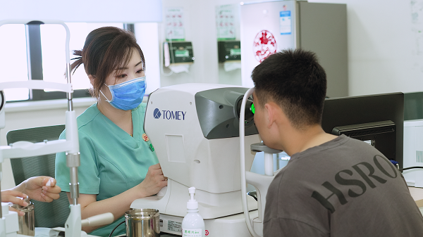 近视手术后不同阶段的复查重点