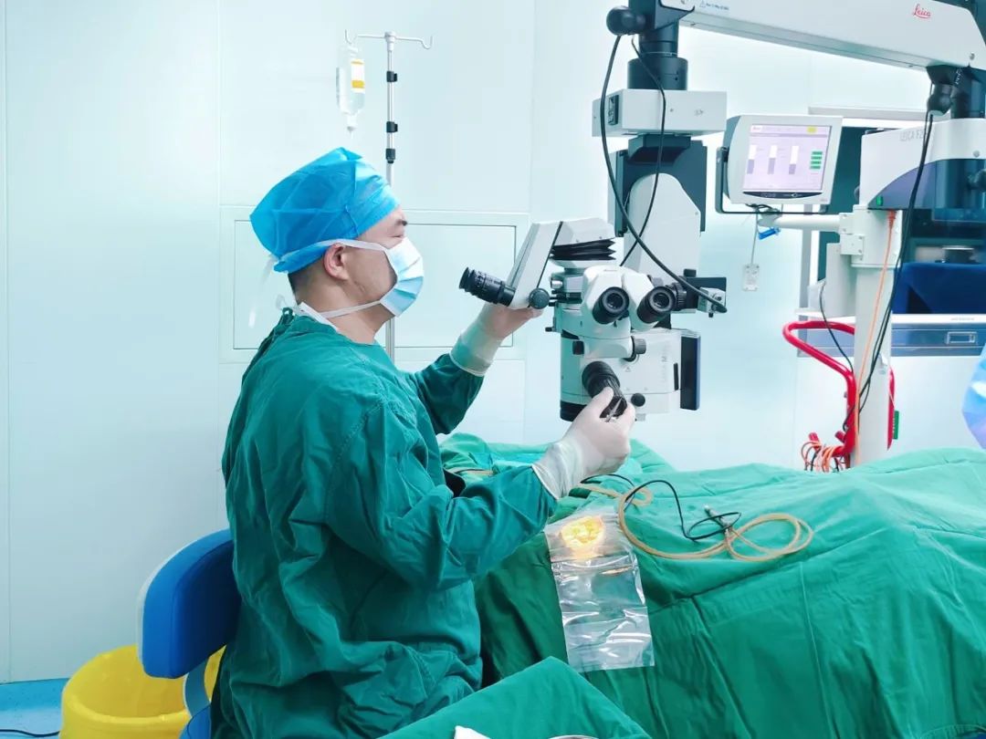 52 岁大叔视力「逆袭」，白内障那些事儿你知道多少？