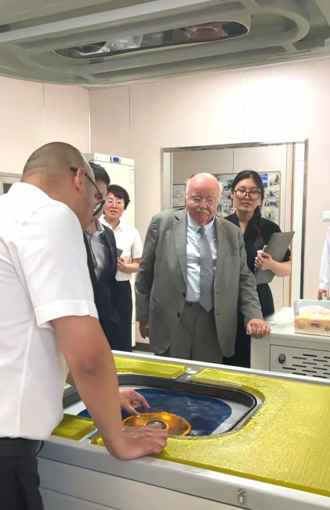 聚焦超声技术 「出圈」，秦皇岛中西医结合医院「外国院士工作室」揭牌