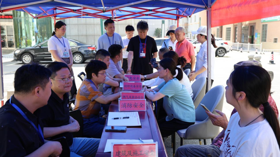 湘潭市一医院开展「安全宣传咨询日」活动,筑牢安全生产防线