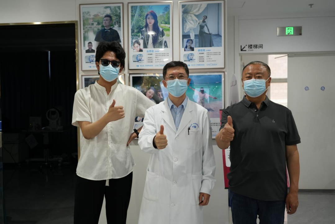 跨越八载的光明传承：父子两代在哈尔滨华厦眼科共启高清人生