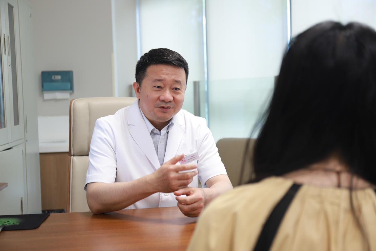 双眼高度近视伴斜视，双术合璧助力 12 岁少年迎视觉新生！