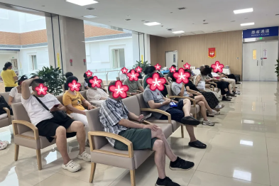 早癌防治，从精查开始！「消化科倔老头」再临成都新华医院，护航胃肠道健康！