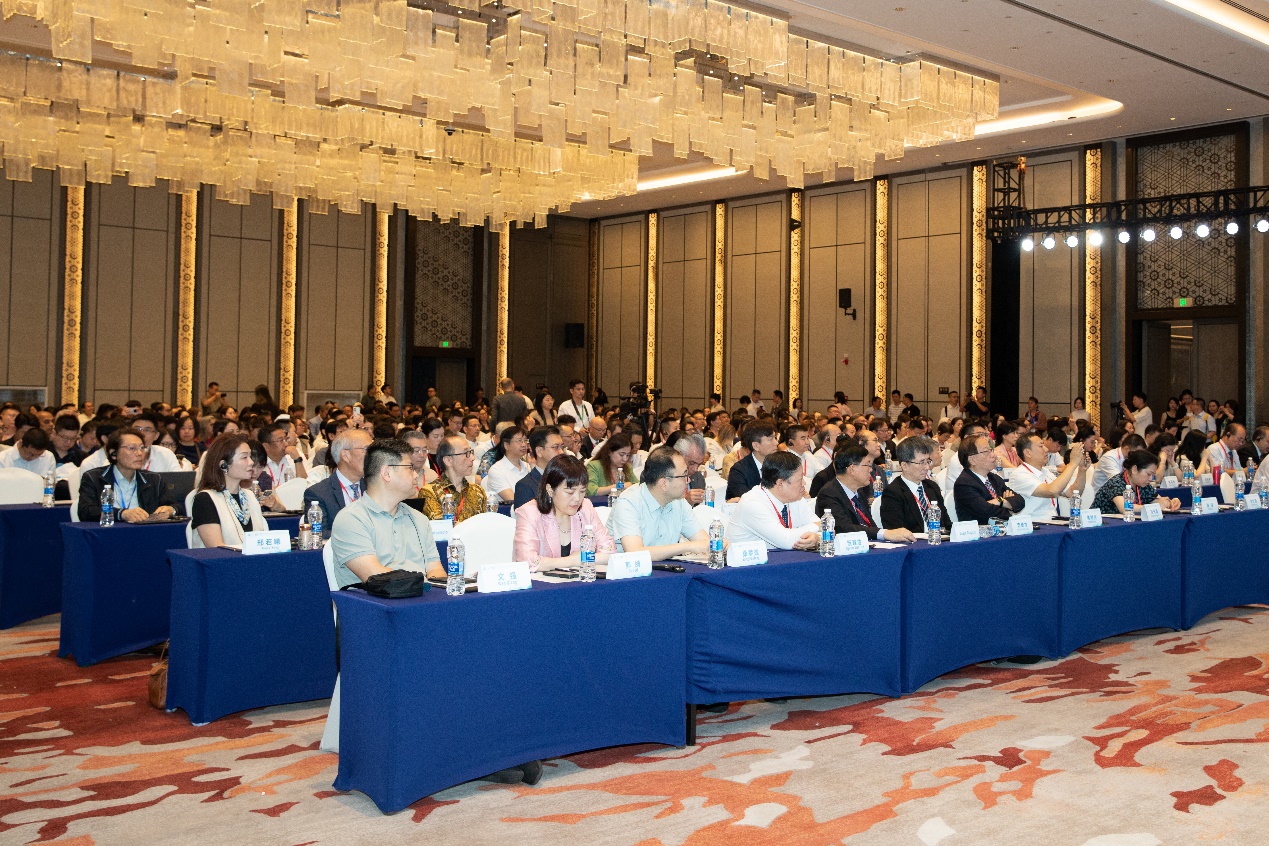 2025 微无创医学长江论坛在渝召开,中国原创技术塑全球标杆