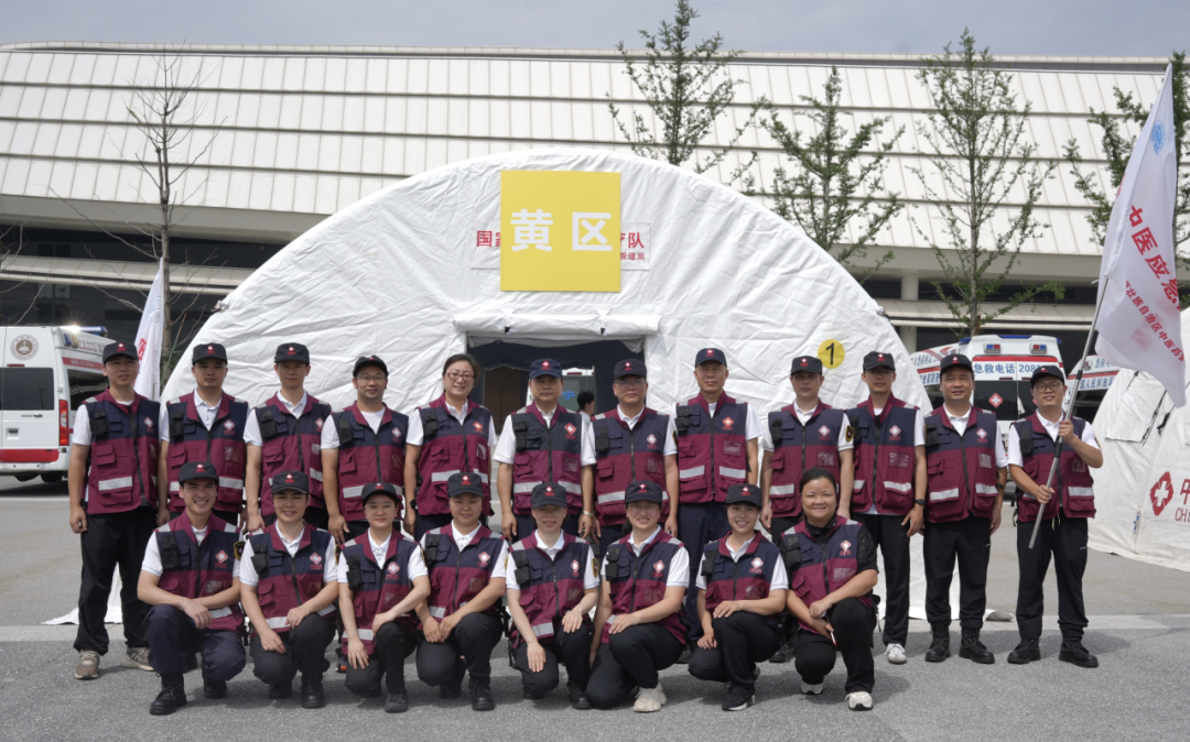 广西中医药大学一附院国家中医紧急医学救援队出色完成「2025 年全区道路交通事故紧急医学救援暨医疗应急队伍大练兵」综合演练任务