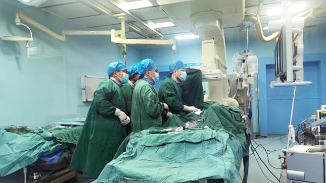 攻坚「钙化堡垒」！湖北省三院阳逻院区成功实施高难度冠脉手术，为七旬老人重铸「心」路