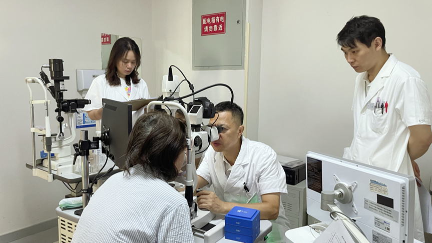 眼科专家妙手拆弹，成都爱尔眼科成功救治恶性青光眼危重患者