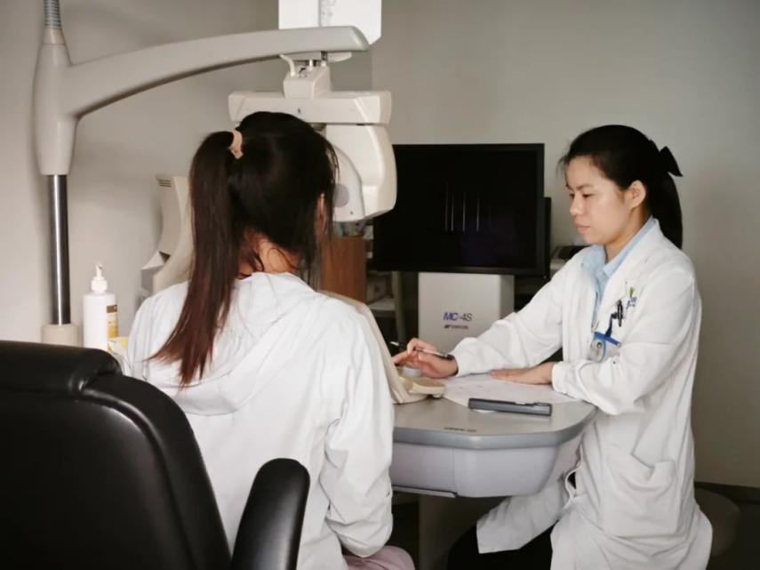 暑期摘镜总动员｜武汉普瑞眼科关念解答近视手术术前检查的重要性