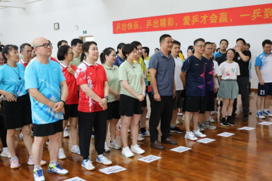 医院乒乓球代表队以全胜战绩喜获广西中医药大学 2025 年教职工乒乓球比赛第一名！