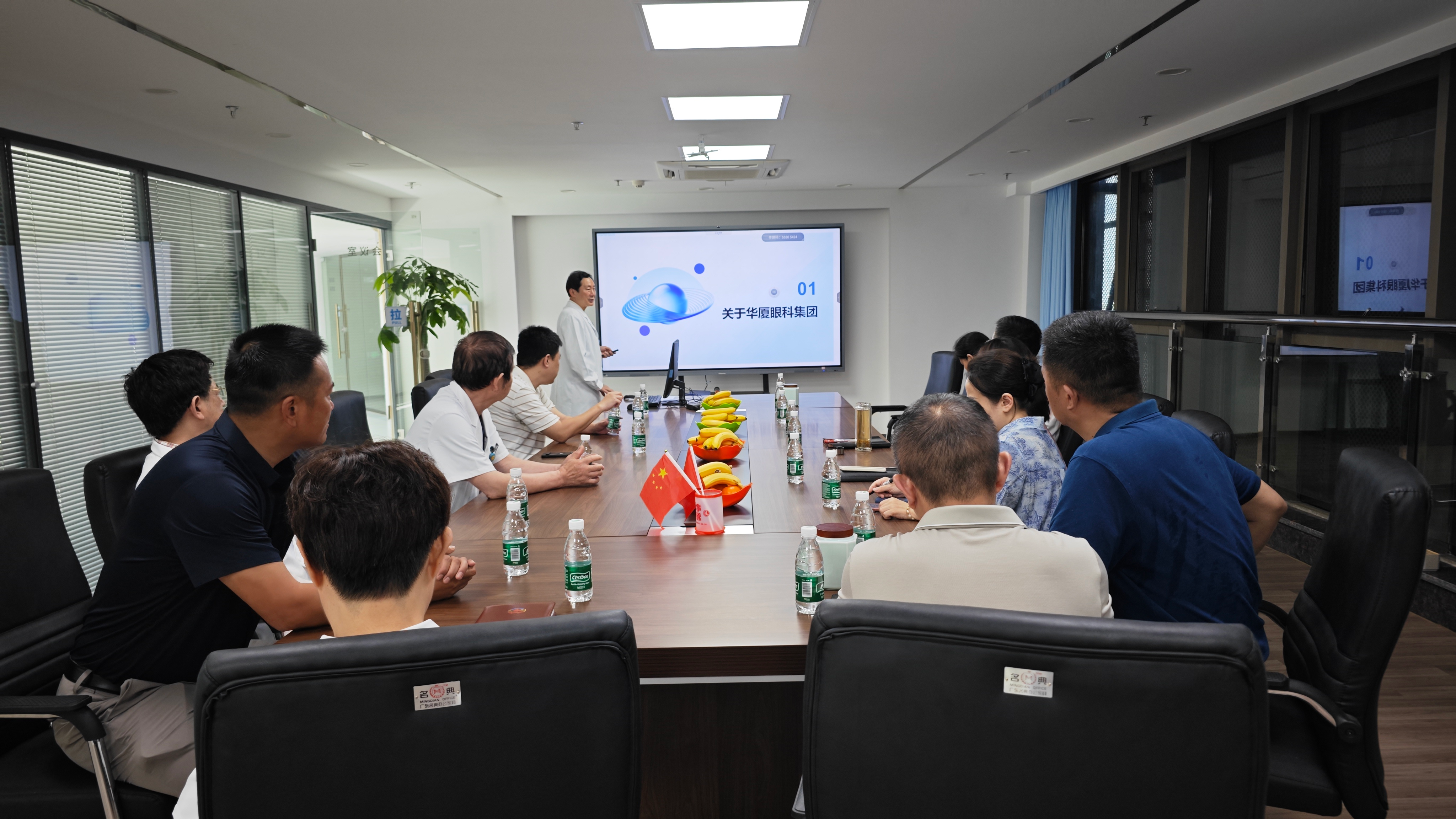 武汉华厦眼科医院迎接江汉区领导一行莅临调研指导工作