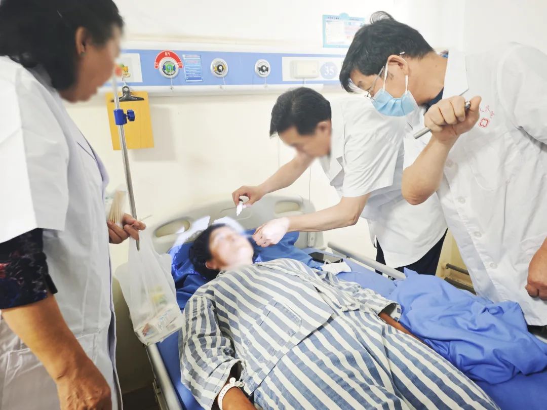 筑牢民族意识,共促医疗发展 | 北京华厦民众眼科医院侯宝杰院长受邀赴疆开展医疗援助