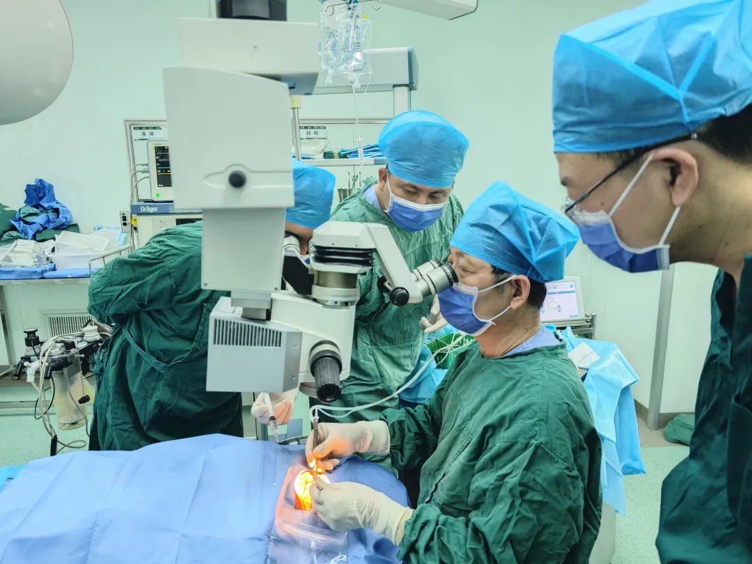 筑牢民族意识,共促医疗发展 | 北京华厦民众眼科医院侯宝杰院长受邀赴疆开展医疗援助