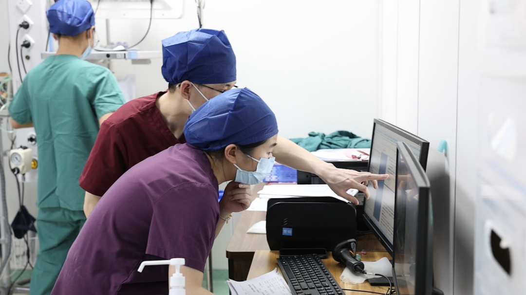 超声探头下的「生命雷达」！他用一根穿刺针化身肿瘤的「无痛狙击手」