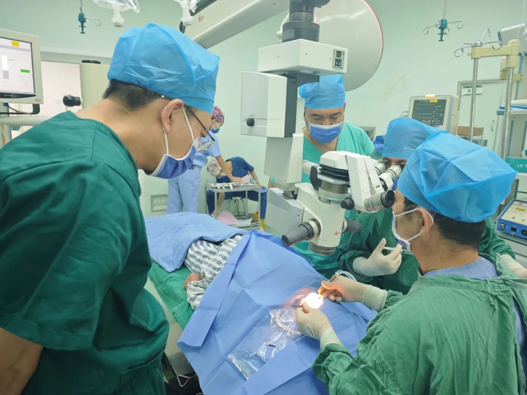 筑牢民族意识,共促医疗发展 | 北京华厦民众眼科医院侯宝杰院长受邀赴疆开展医疗援助