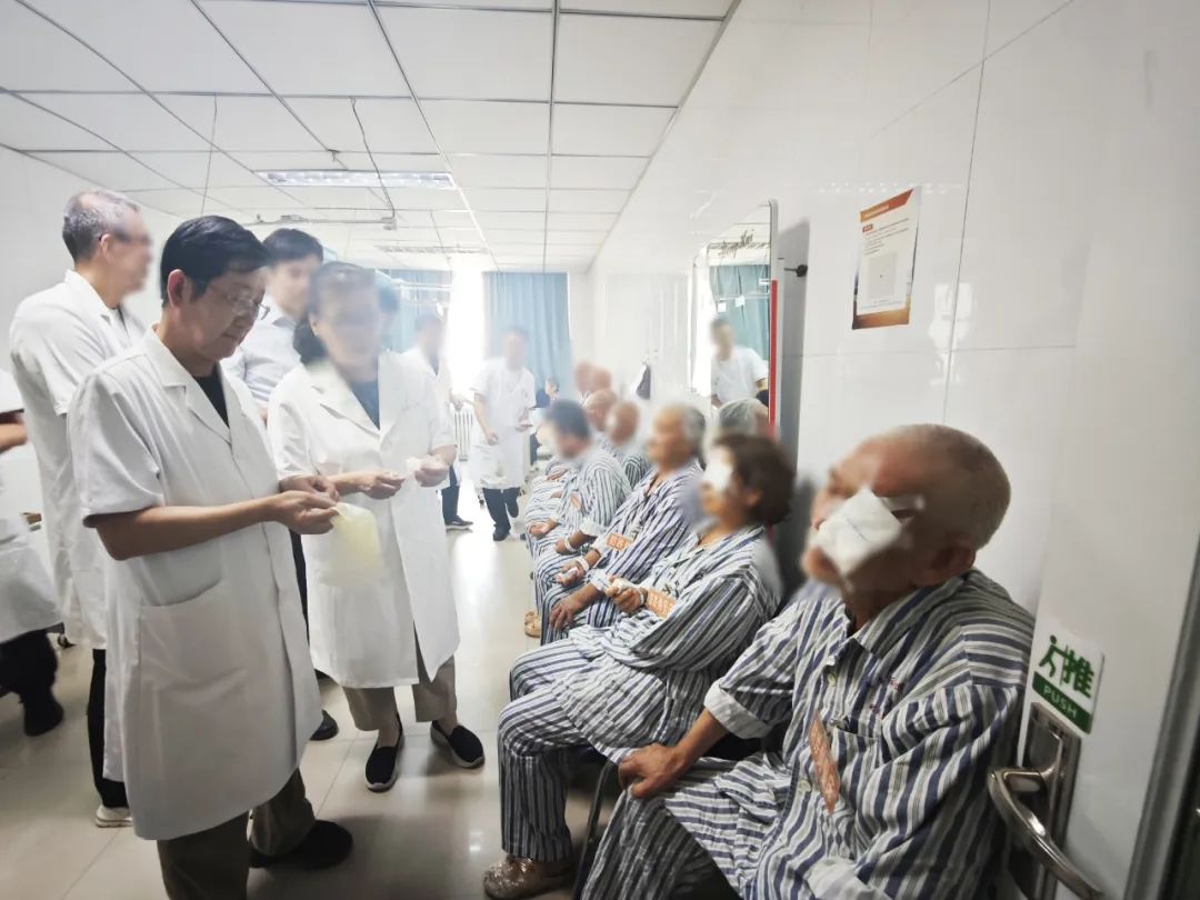 筑牢民族意识,共促医疗发展 | 北京华厦民众眼科医院侯宝杰院长受邀赴疆开展医疗援助