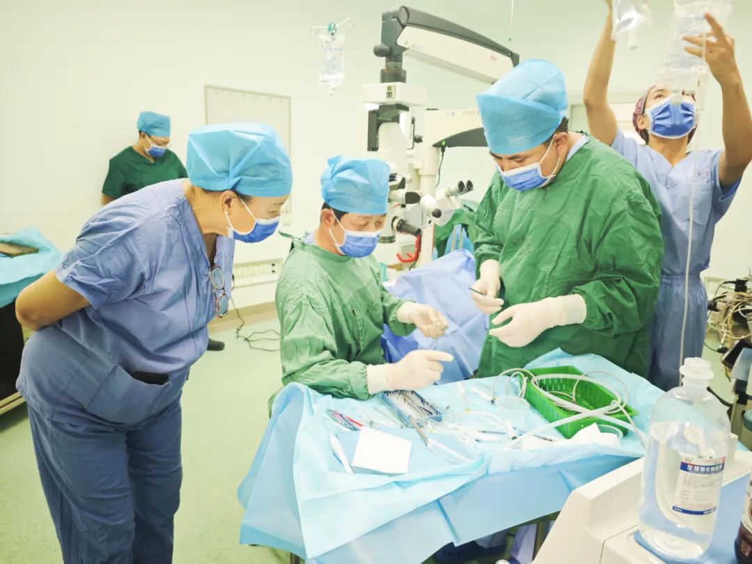 筑牢民族意识,共促医疗发展 | 北京华厦民众眼科医院侯宝杰院长受邀赴疆开展医疗援助