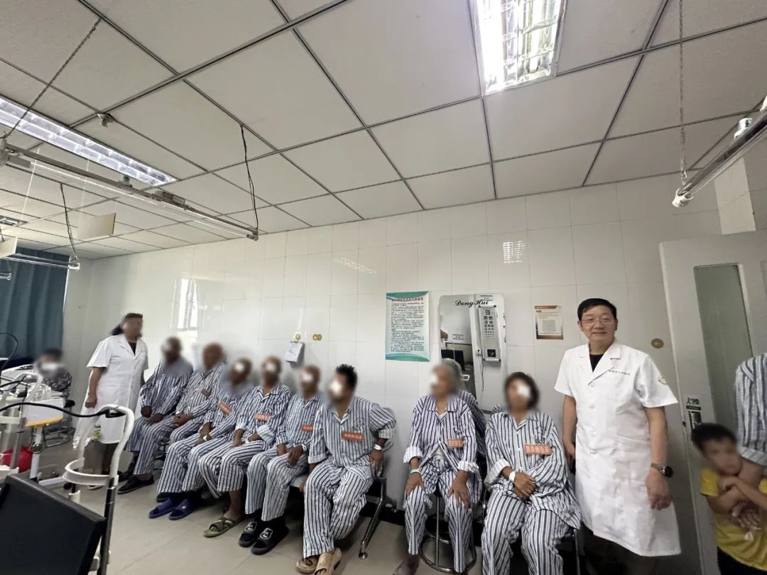 筑牢民族意识,共促医疗发展 | 北京华厦民众眼科医院侯宝杰院长受邀赴疆开展医疗援助