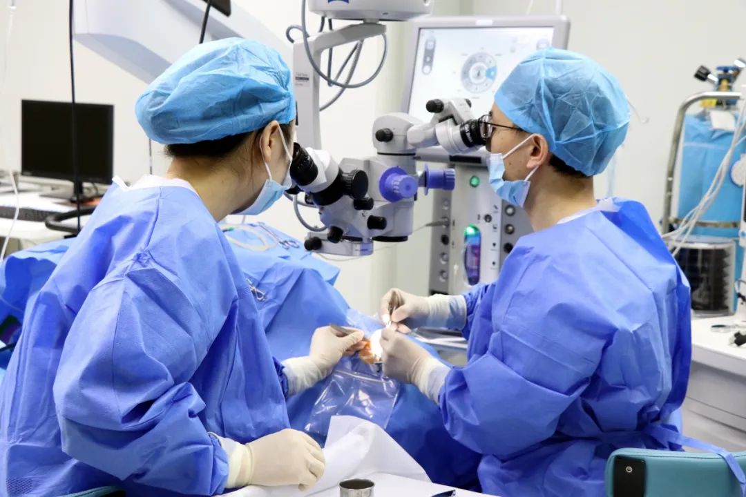 两岁萌娃冲破黑暗,实现光明逆袭