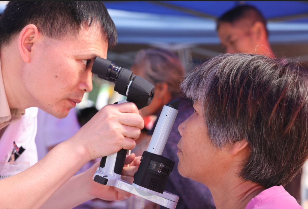 六塘镇赶圩把病看！桂林医科大学二附院公益惠民活动好贴心