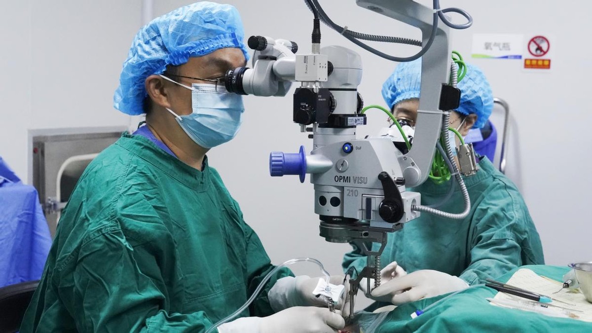 成都爱尔眼科完成超微创 t-PA 注射术，助七旬黄斑变性患者重见光明