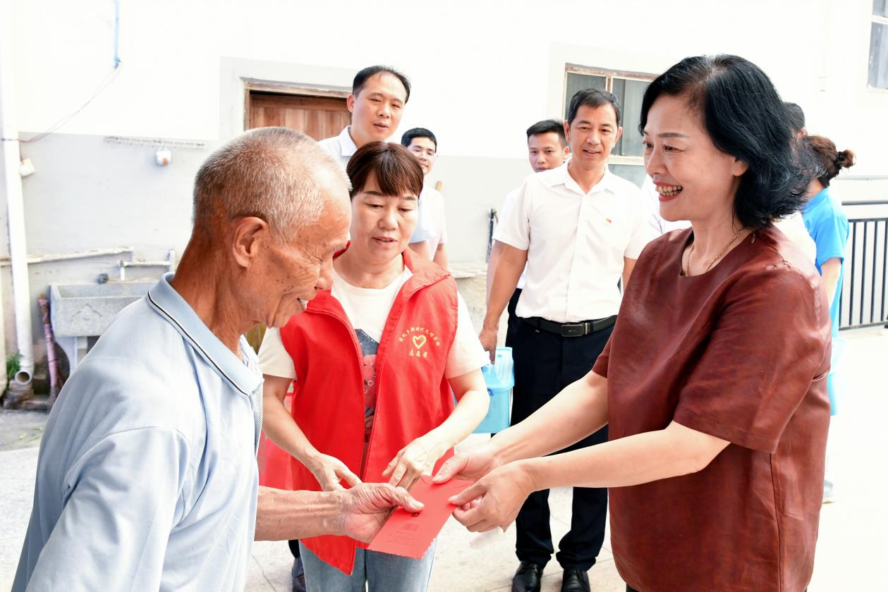 南昌大学二附院赴遂川县黄坑乡龙口村开展乡村振兴走访调研