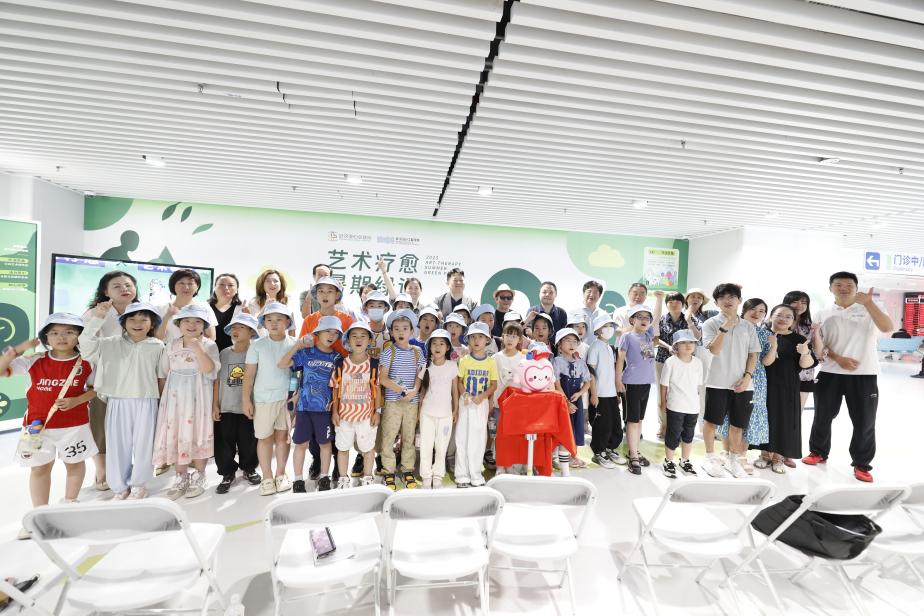 亚总暑期绿通季·疗愈艺术展,以多维艺术重塑医学人文生态