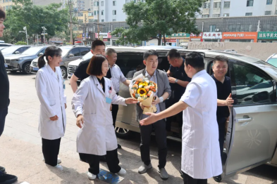 北京知名眼视光专家王凯教授莅临潍坊眼科医院教学授课