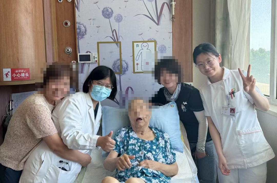 【温暖阳光】八旬老人重症缠身辗转求医,阳光融和医院重症康复科妙手回春助其重获自理