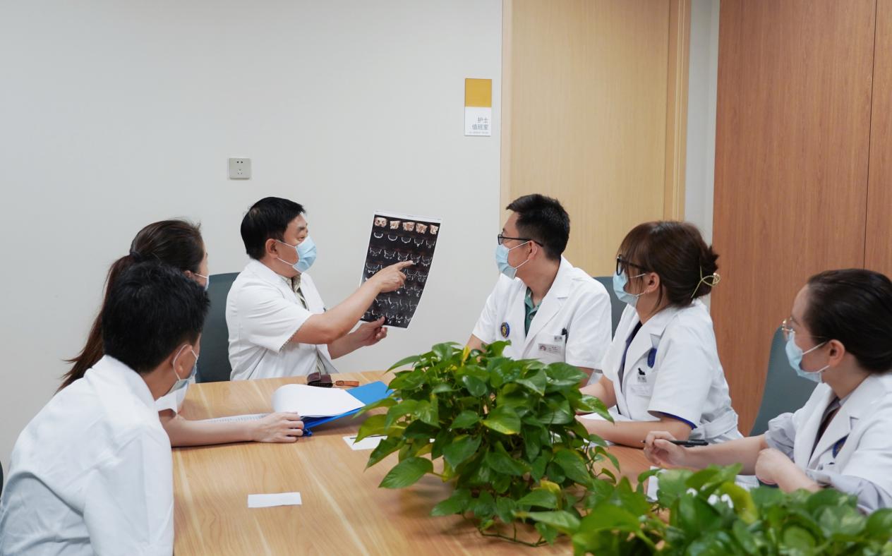 爱尔眼科 4 专家参与多部 2025 年眼科专家共识/指南编撰