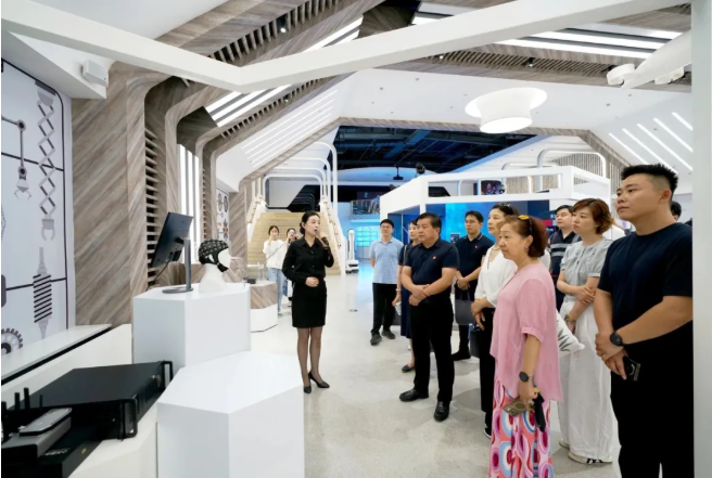 智链生态·创变未来 上海天佑医院参加桃浦商会"智链生态"研学活动